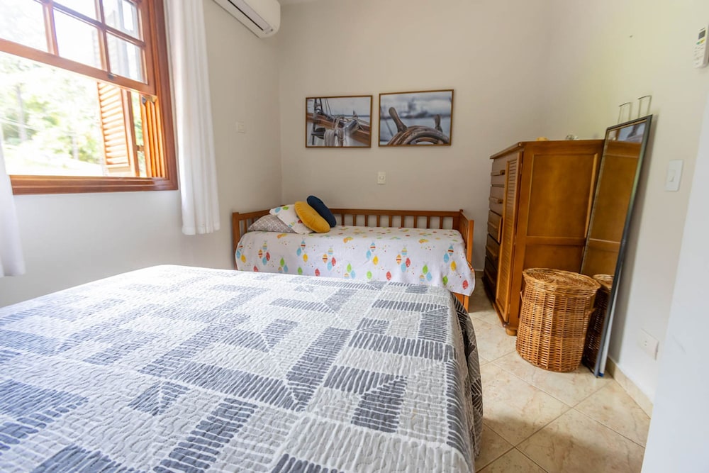 Casa em Condom nio com Piscina Wi-fi e Garagem