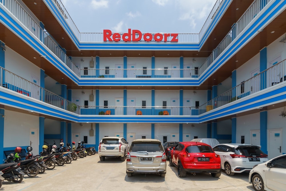 RedDoorz Plus near Palembang Icon Mall 2 view 3