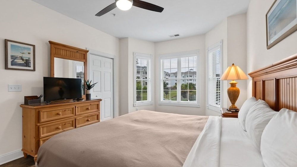 Magnolia Pointe Luster Leaf 4833-202 2 Bedroom Condo