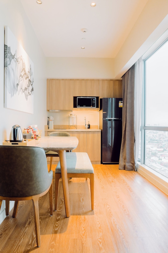 Hotel Residences at Acqua