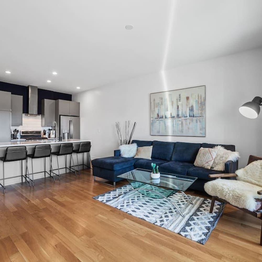 4-bedroom Condo Near Fulton Market w Rooftop