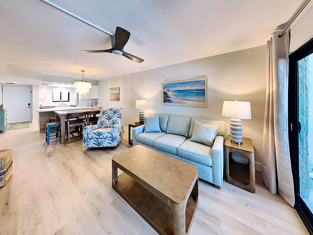 Seaside 2 by Distinctive Beach Rentals