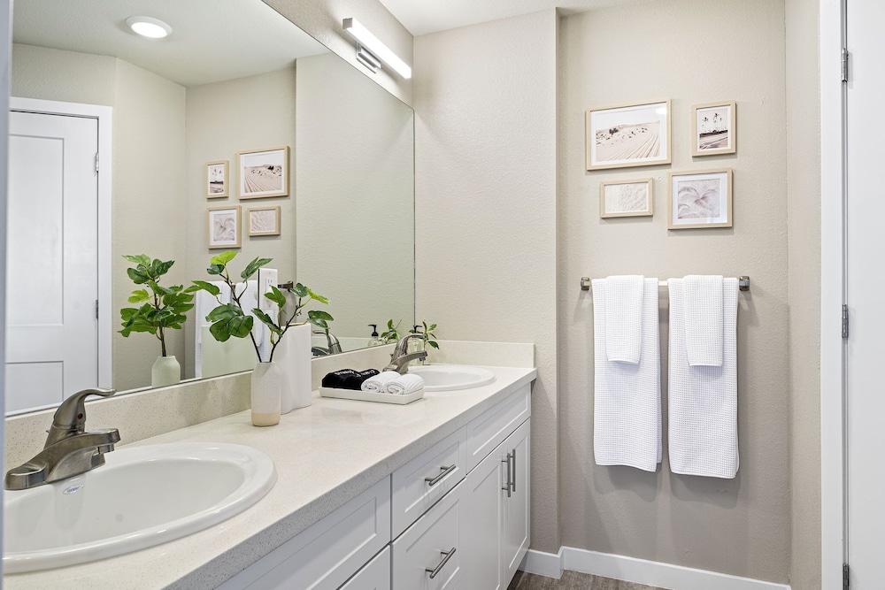 Designer Apt With Jacuzzi Walk To Casino Imax - Property Image 4