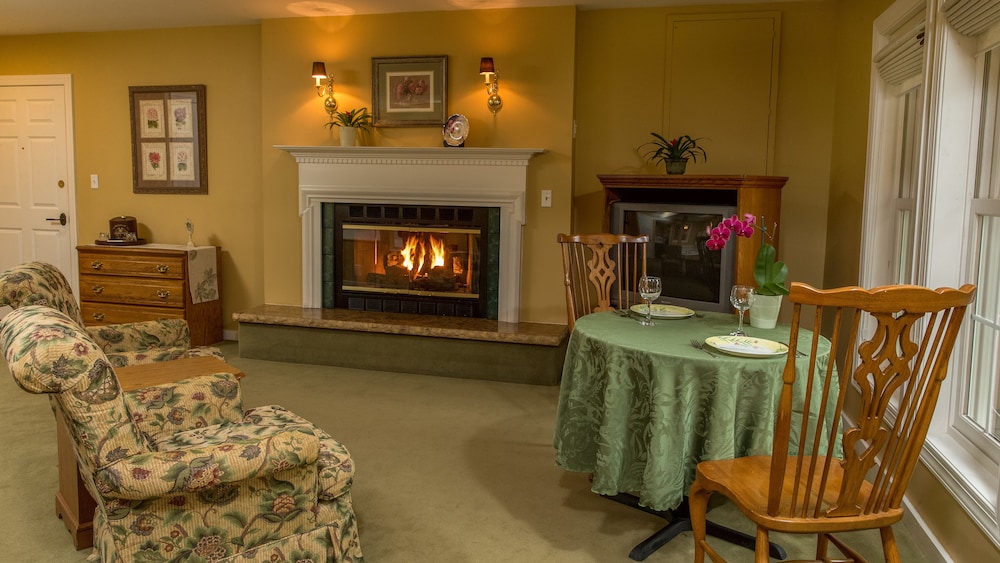 Goldmoor Inn
