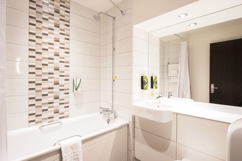 Premier Inn Farnborough Town Centre, photo 18