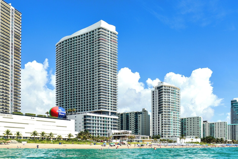 Oceanview Condo with Pool & Relaxation