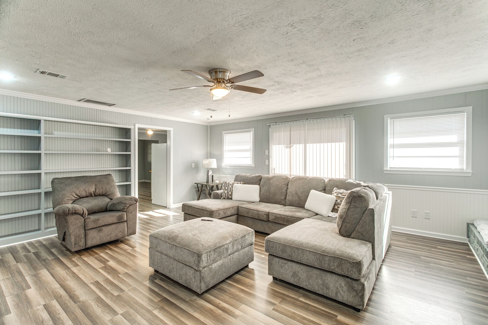 Near Shops & Eats: Home w/ Large Yard in Waycross!