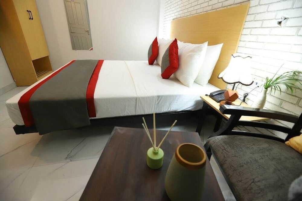 Hotel The Anvi Residency Sector 132
