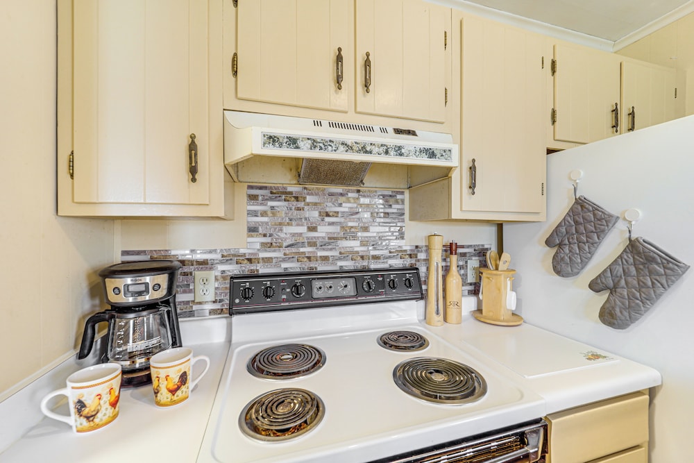 Walk to Hiking & Skiing: Beech Mountain Condo