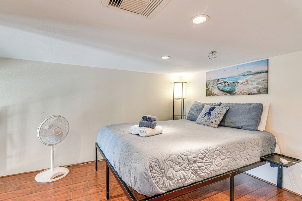 Walk to Beach: Pool-view Condo in Galveston!