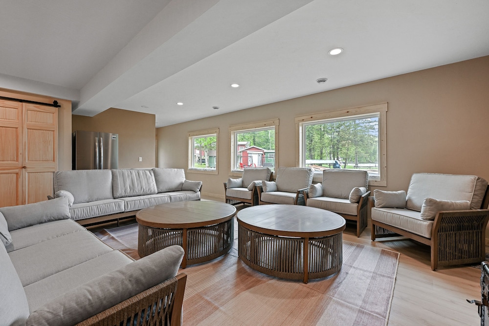 Sand Bar Resort in Suring