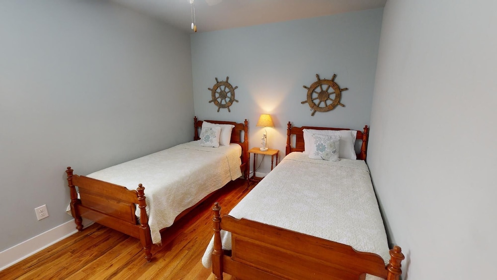 1313 6th Avenue - Rest A Shore
