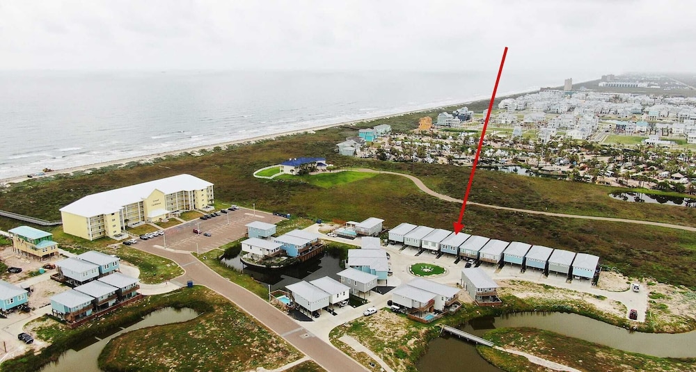 2 Homes, Sleeps 22 2 Private Pools, Firepit, Steps to Beach Boardwalk Access
