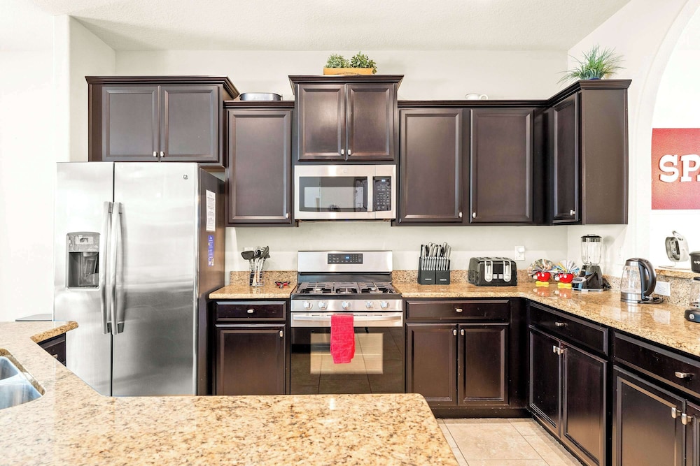Solterra Bliss - Resort Stay for 13 w/ Pool, Hot Tub & Game Room