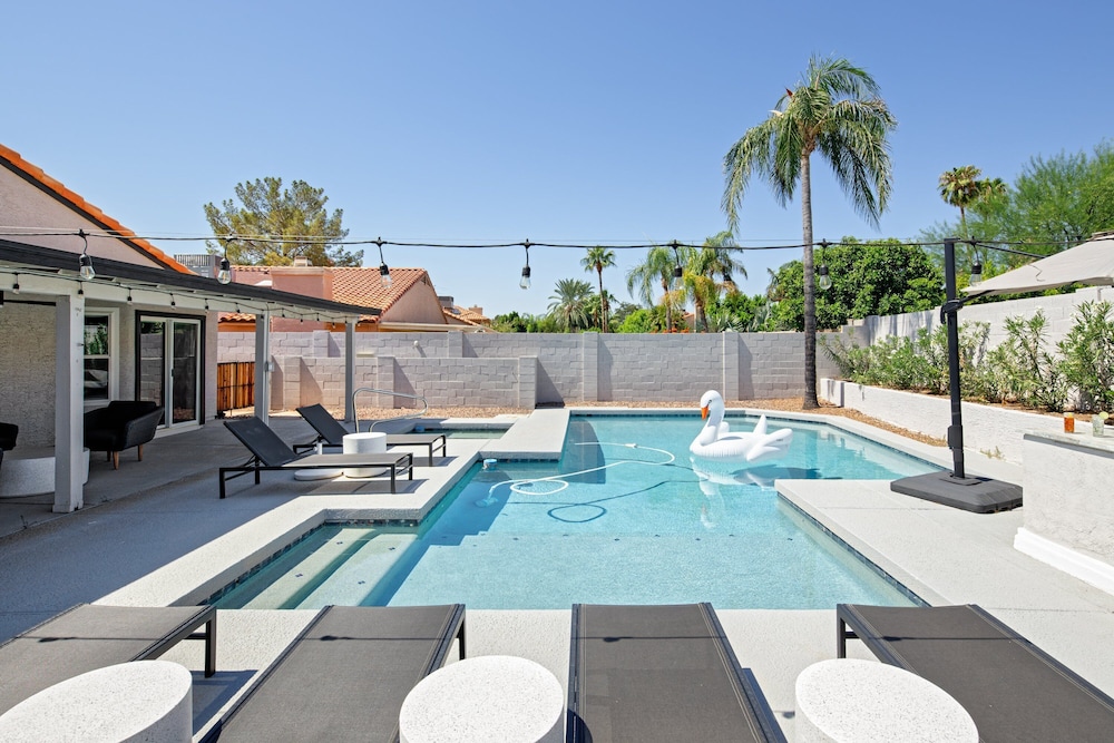 Bohemian Resort- Pool Heat Available - Golf & Games!