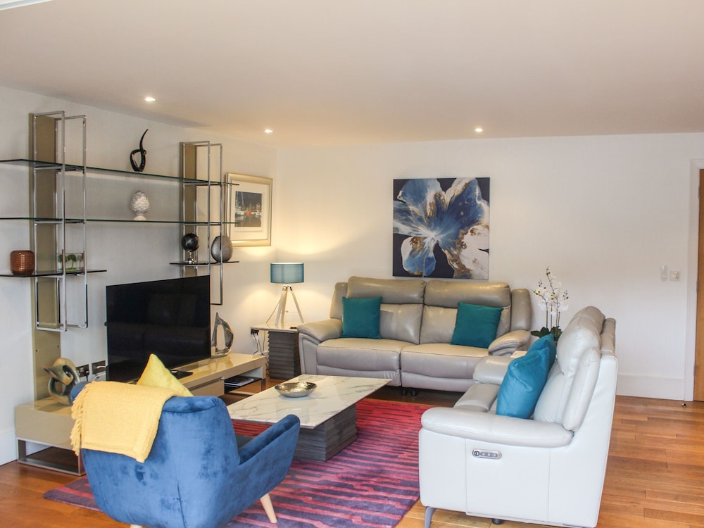 30 Dart Marina