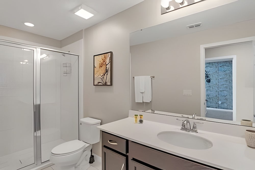 Luxury 5-bed Home With Private Splash Pool