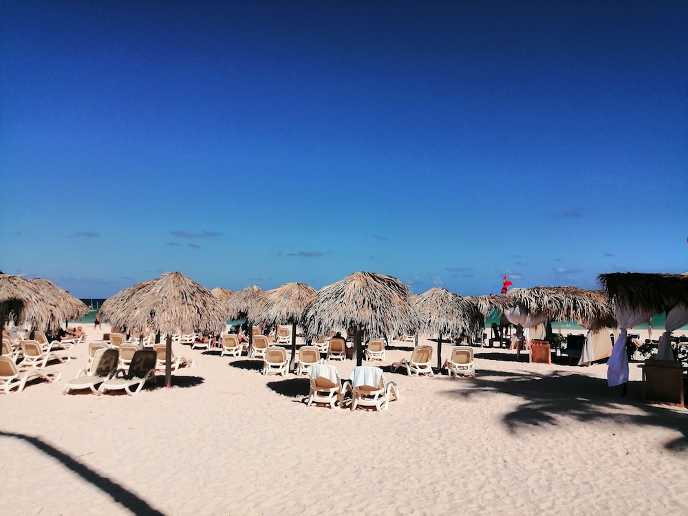 Los Corales Beach Village
