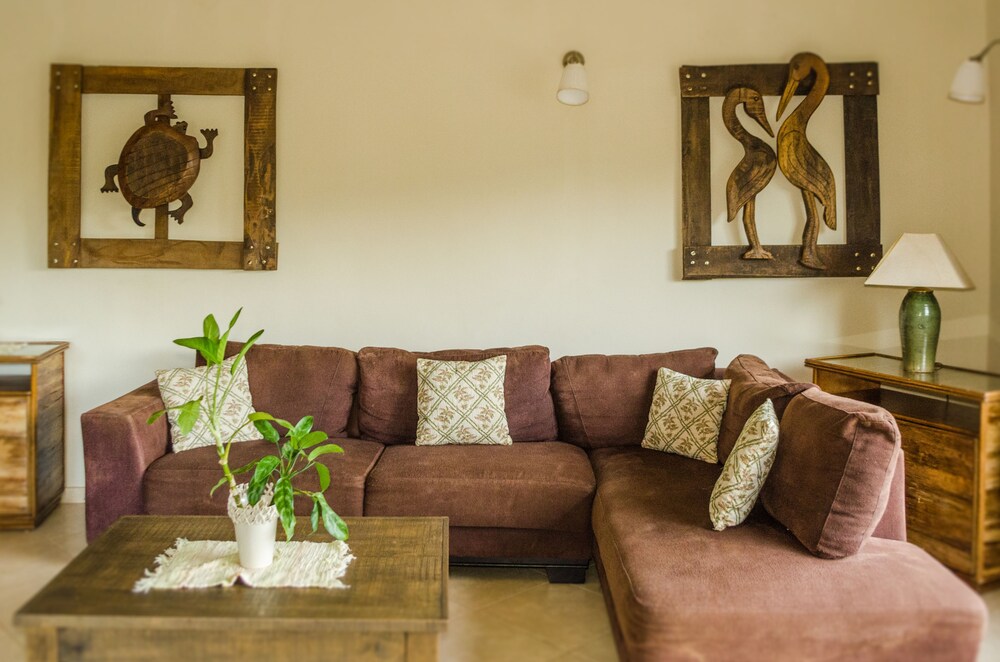 Well Furnished w Private Pool, BBQ & Palapa Bar