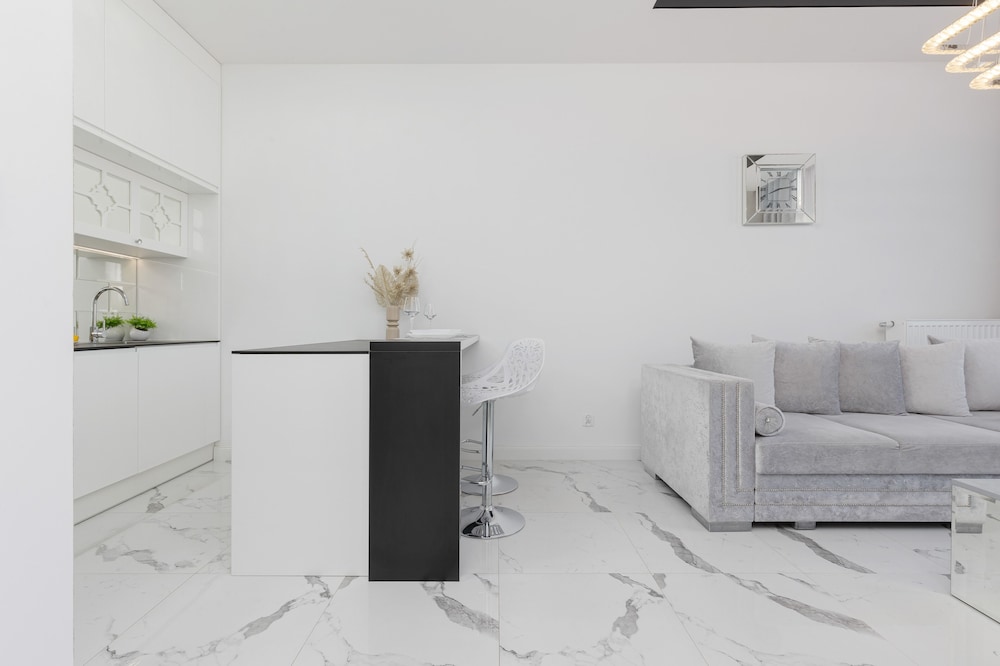 Elegant Apartment Warsaw by Renters view 4
