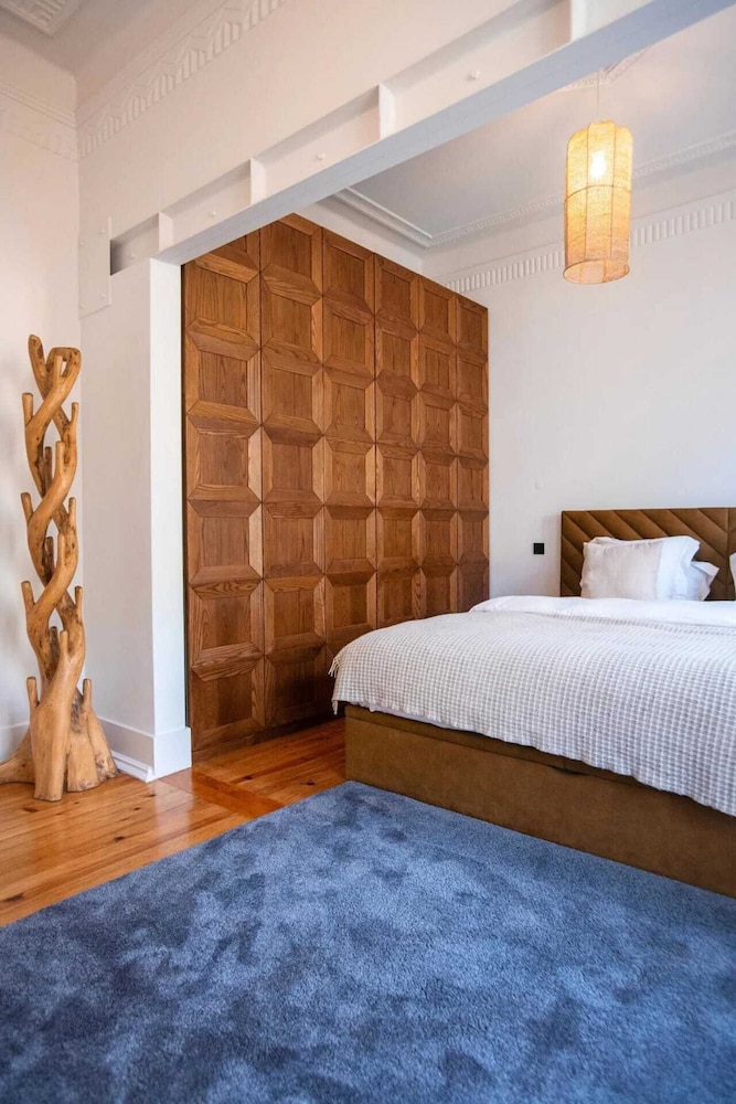 Modern and Luxurious Apartment in Lisbon view 5