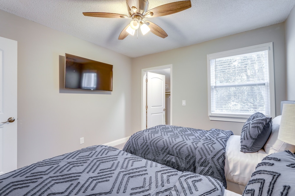 2-story Decatur Condo, Close to Downtown Atlanta!