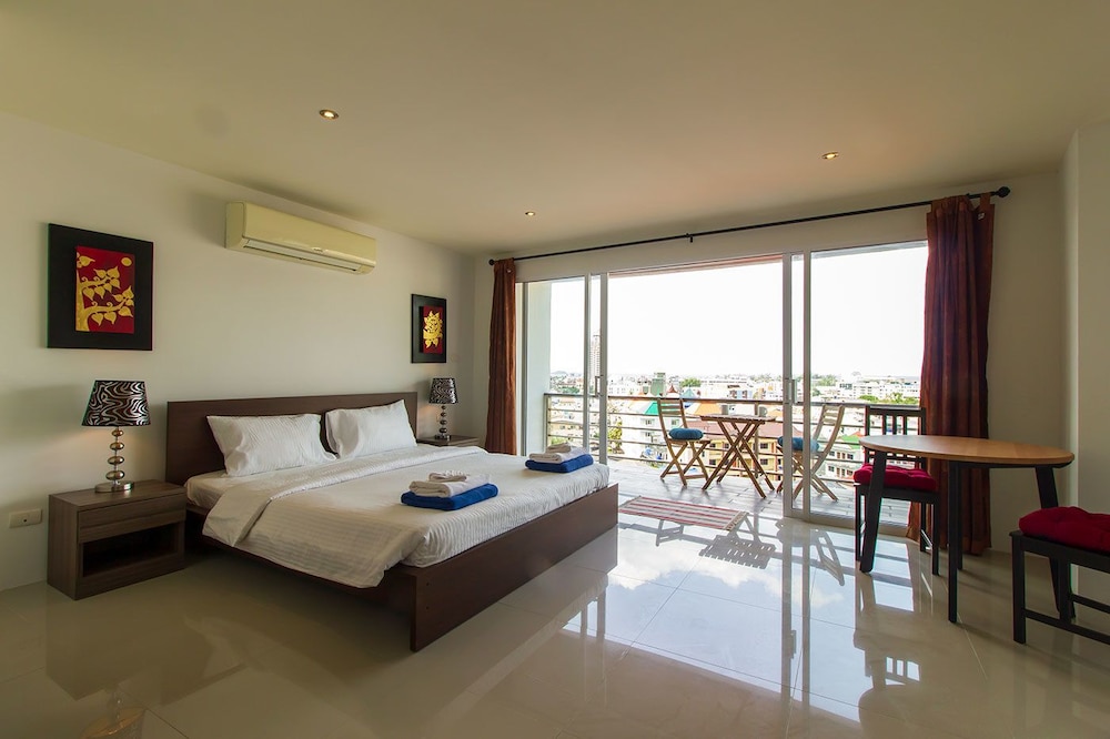 Patong Sea View Apartments view 4