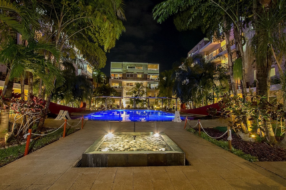 Sabbia Dowtown Condos by Mikitito Rentals