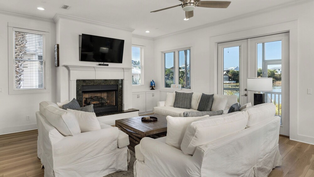 Lakefront Haven in Carillon Beach