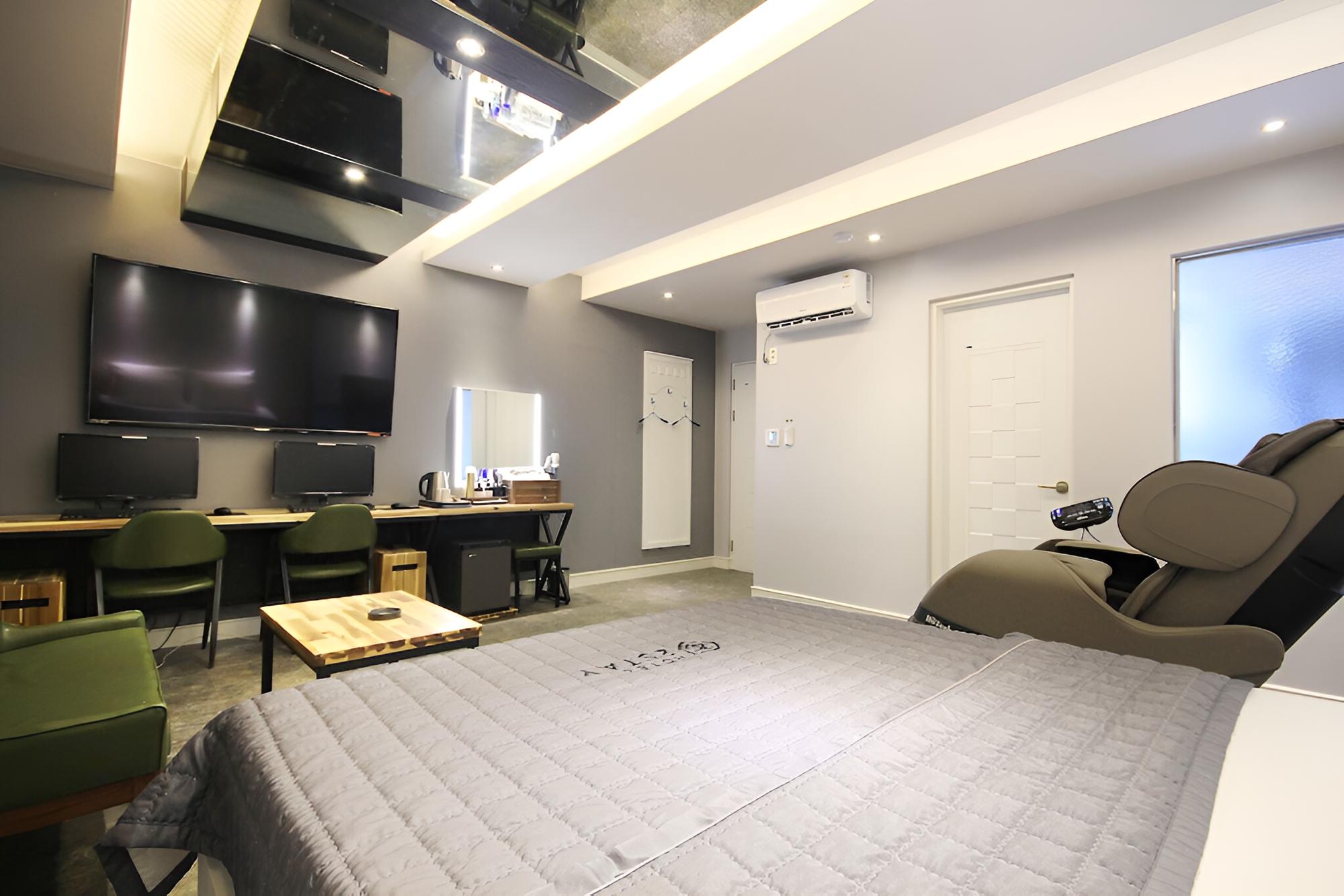 Photo 6