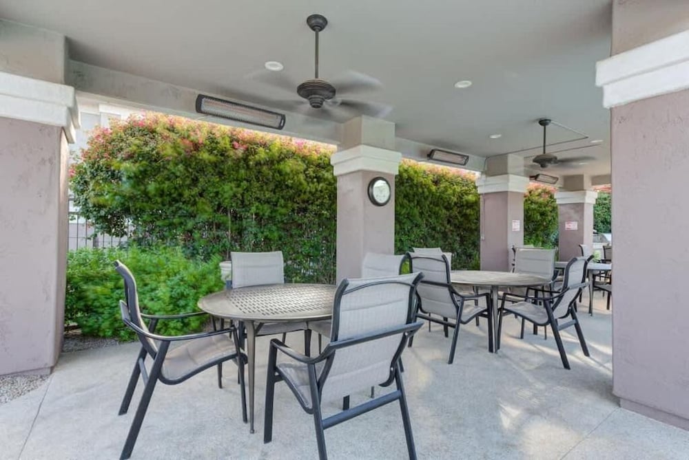 Scottsdale Condo Overlooking Golf Course