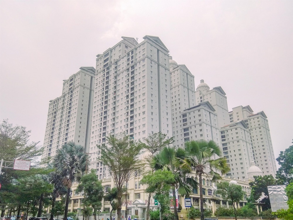 Comfy Studio (No Kitchen) At Grand Palace Kemayoran Apartment (Free Ipl & Utilities)