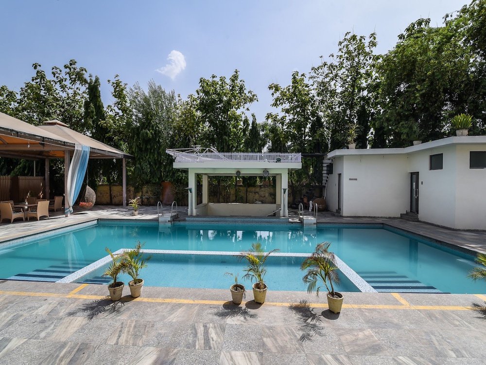 OYO 15418 D'amore Resorts