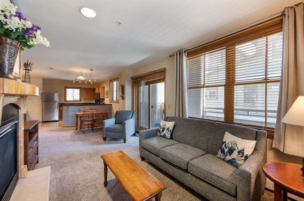 Zephyr Mountain Lodge Condos