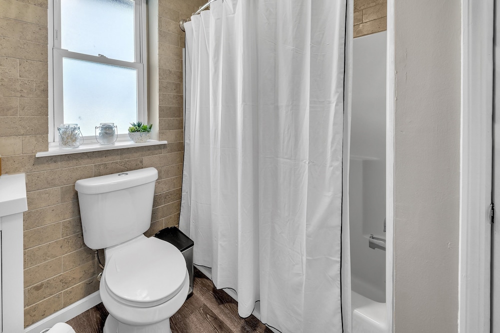 Serene Corner Cottage With Hot Tub 3 Bedroom Home