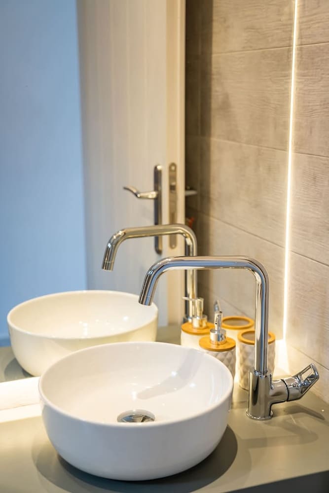 Yploui Suites 1 in Kira Panagia