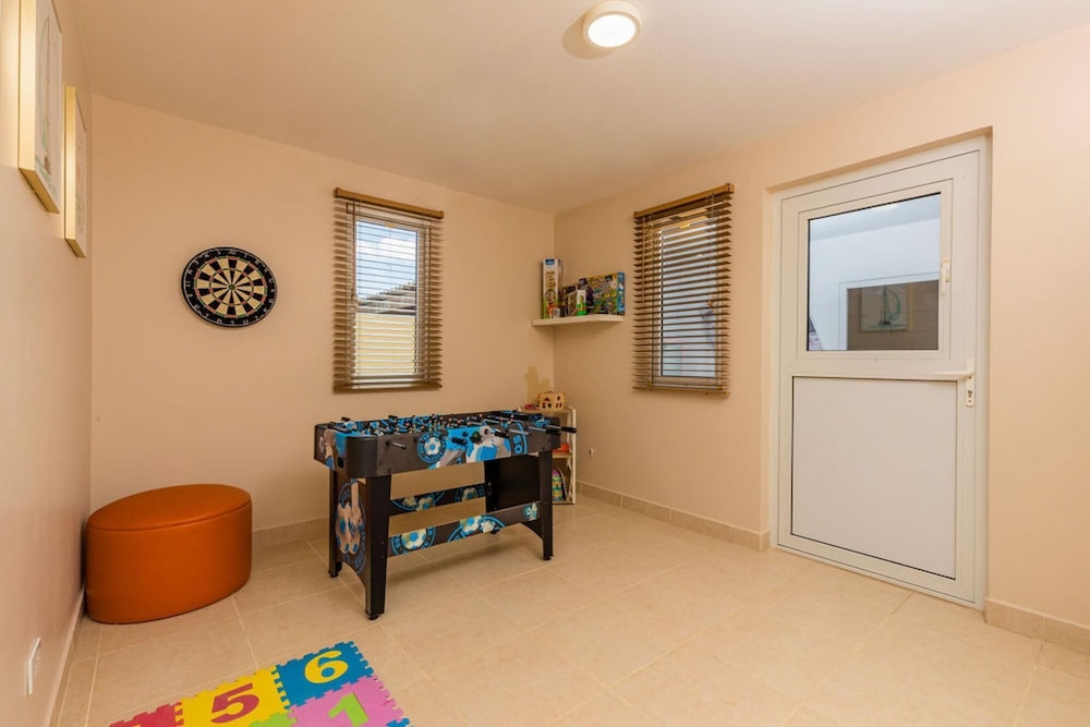 Amazing 3BR Villa w Large Private Pool Gameroom