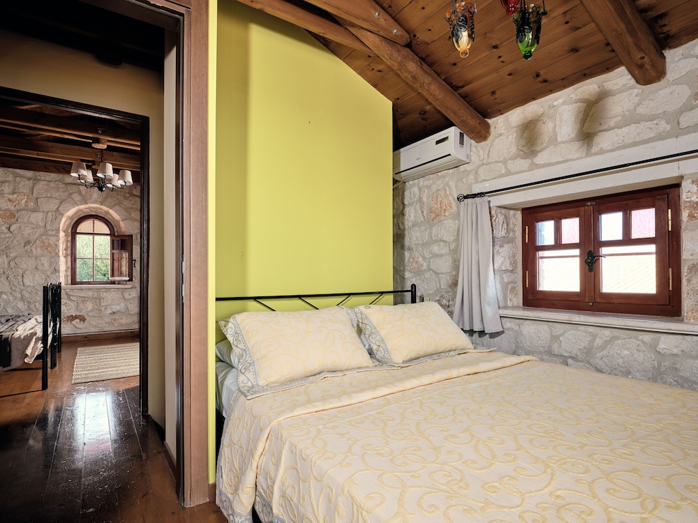 Diamond Suites