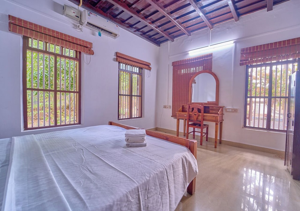 Cotelac Heritage Lake Resort Alleppey
