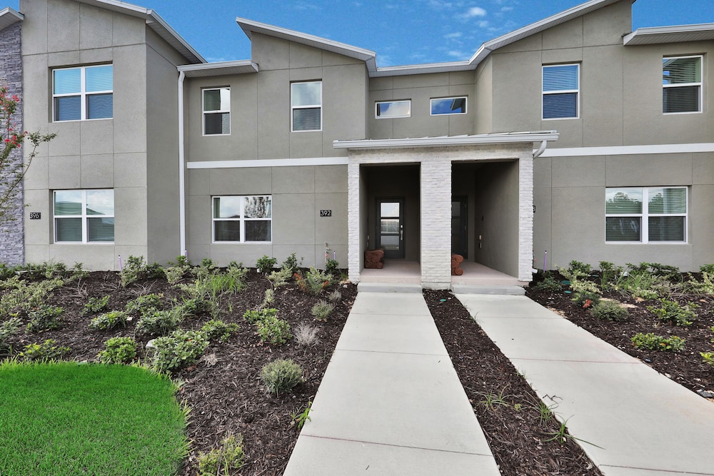 392 OC - 4BR Splendor: Private Pool