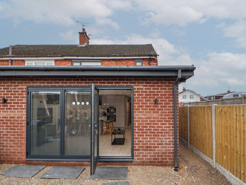 The Cloud House @ Upton by Chester