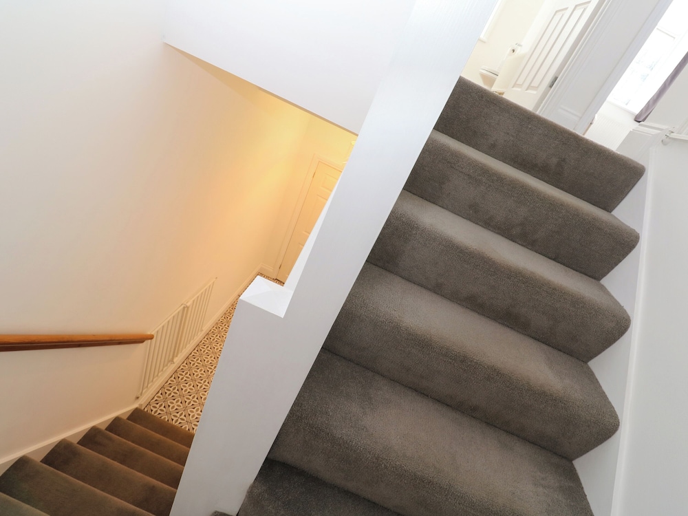 2 Regent Mews