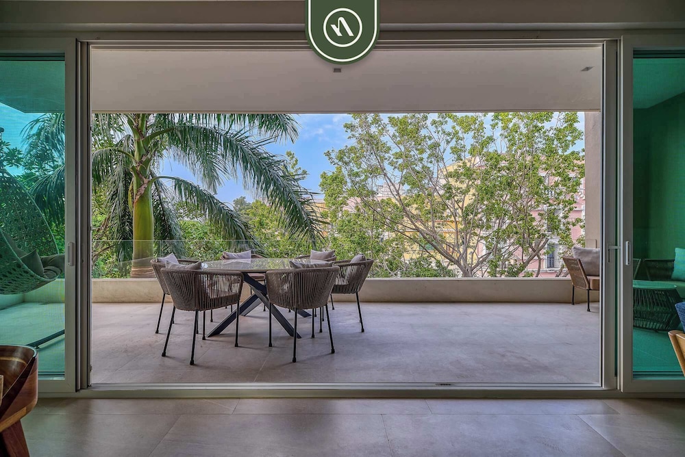 Luxury 2 BR Condo Near Golf Courses and Marina
