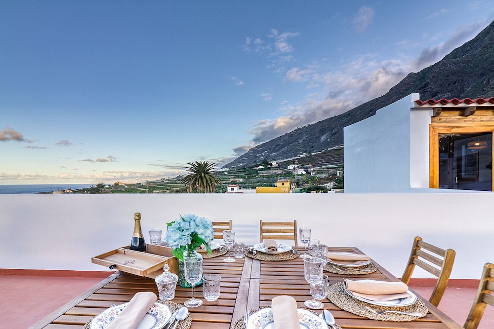 Special Home w Tropical Garden Near Seaside