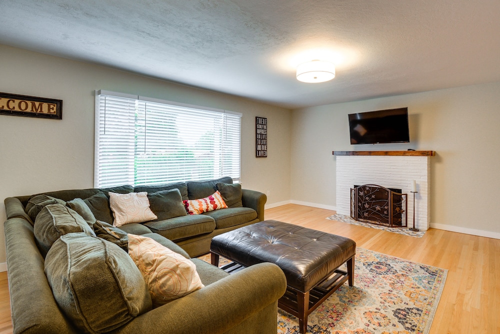 Seattle Vacations - Tacoma Vacation Rental w/ Outdoor Fireplace - Property Image 1