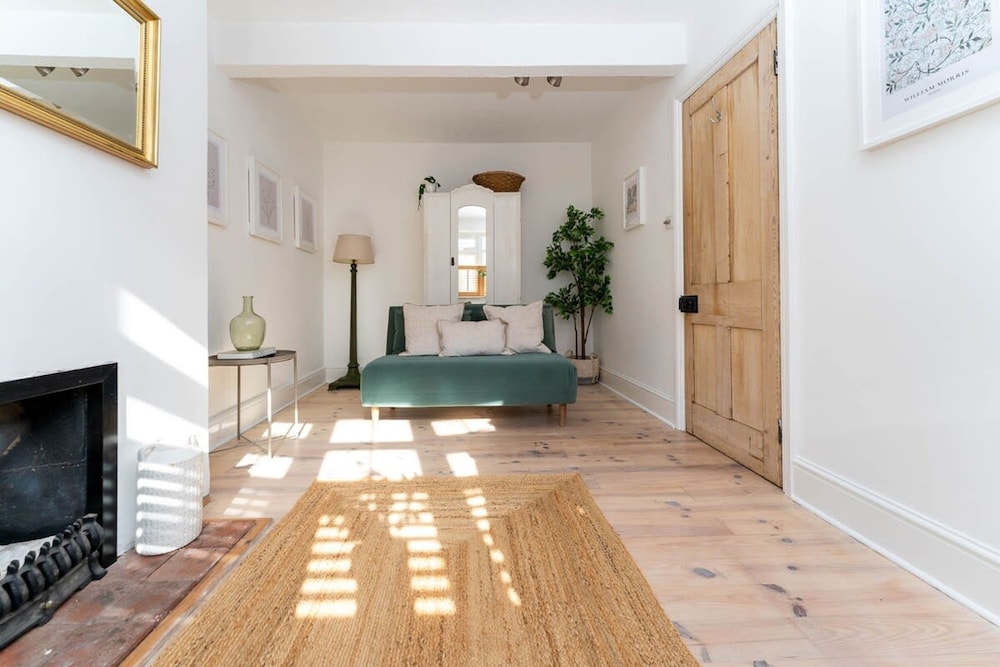 Host Stay Centurion House