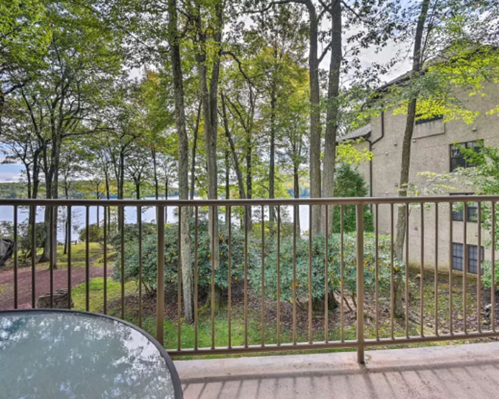 Hotel Cozy Pocono Mountain Escape - Image 1