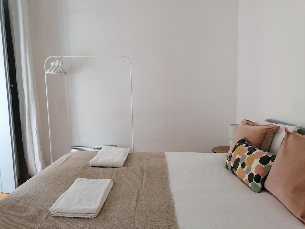 Stunning Apartment With Yard in Alfama view 4
