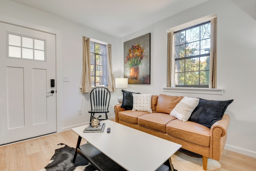2 Mi to East Atlanta Village: Cozy Studio w/ Porch