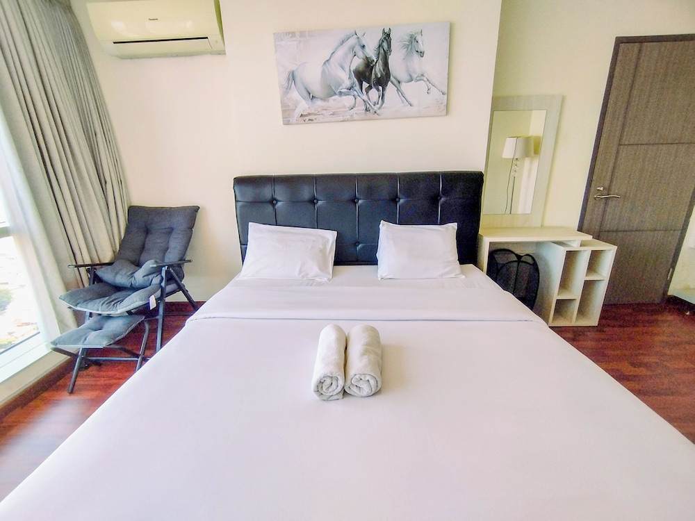 Homey Designed 2BR in City Center at Praxis Apartment